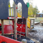 Spindeln på en klätterställning.