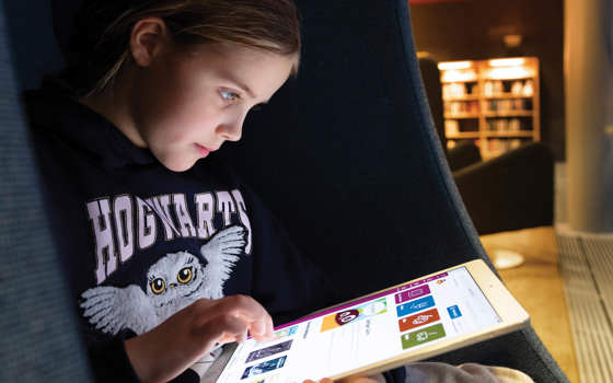 Barn använder Polarbibblo på Ipad