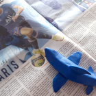 Hajen läser en tidning.